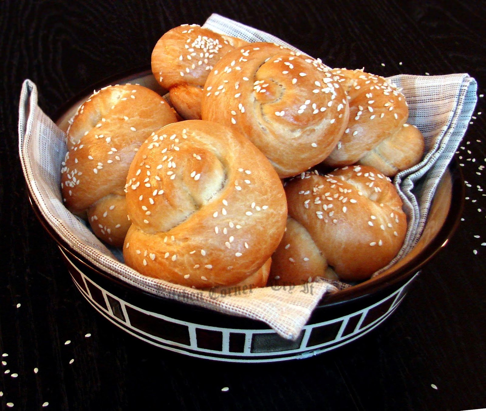 Baking Partners challenge 4 Shaped Dinner Rolls Knot, Clover Leaf
