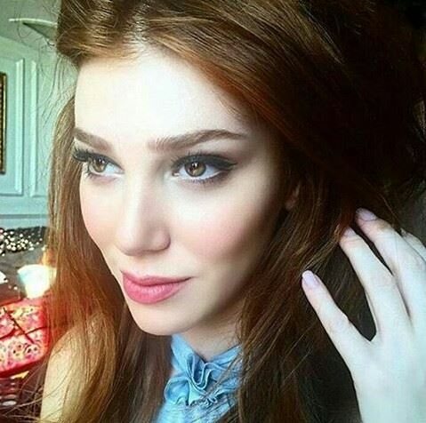 Elcin Sangu Kimdir Boyu Kilosu Resimleri Yasi Igne Oyasi Oya Modelleri Oya Ornekleri Ile Tig Oyalari Ayrica Yemek Tarifleri Ve Moda Magazin