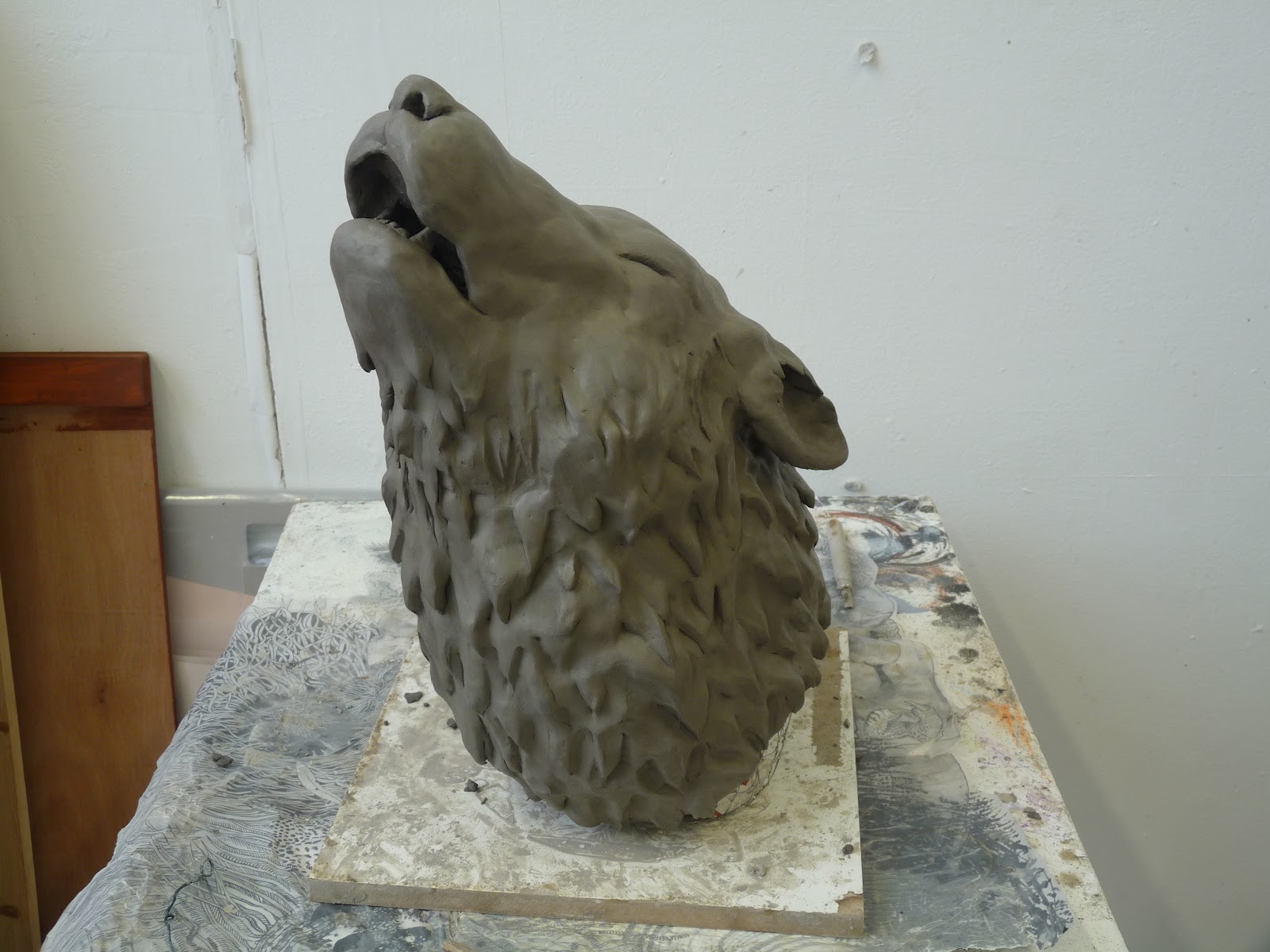 Jackal Leg Modelling a Wolf's head (final clay model)...