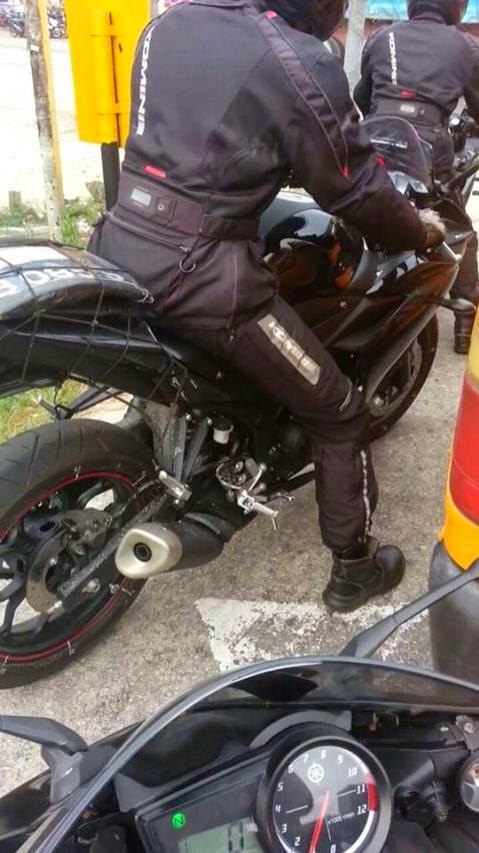Yamaha R25 Spotted On The Road in Malaysia