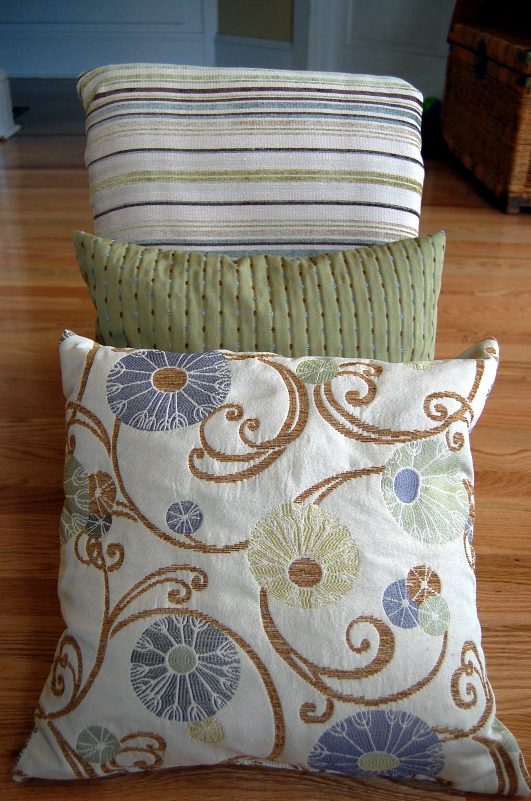 Beth Being Crafty: Pillows!