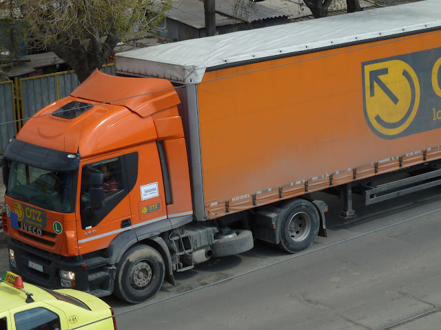 Iveco Stralis 450 4x2 Orange Truck + Orange Curtain Side Trailer