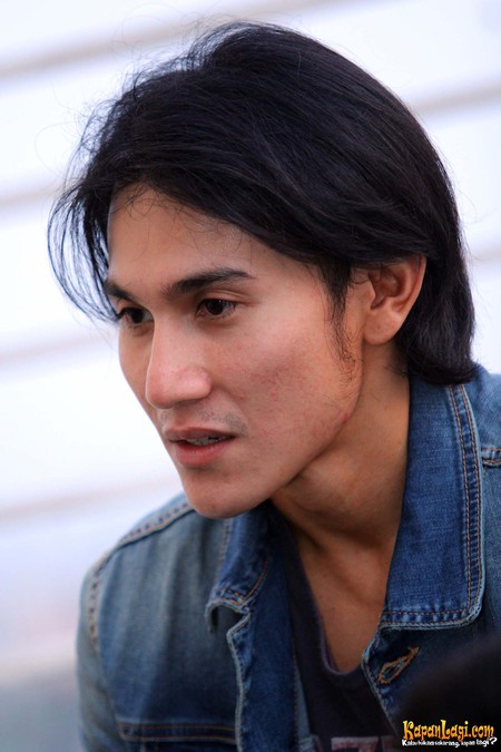 *c a c a m e r b a*: Positif! Vino G Bastian daftar nikah di KUA
