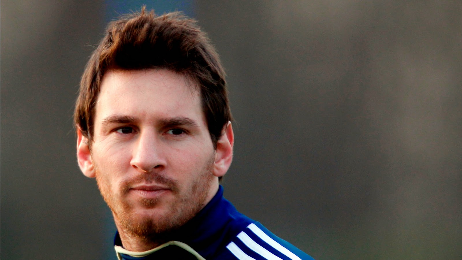 lionel andres messi Lionel andrés messi cuccittini is an argentine professional footballer who plays as a forward for spanish club barcelona and the argentine national team. lionel andres messi Lionel andrés messi cuccittini is an argentine professional footballer who plays as a forward for spanish club barcelona and the argentine national team.