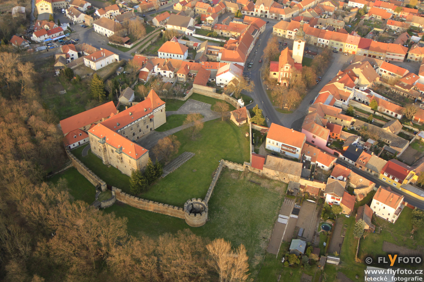 FLyFOTO letecká fotografie a video Budyně nad Ohří