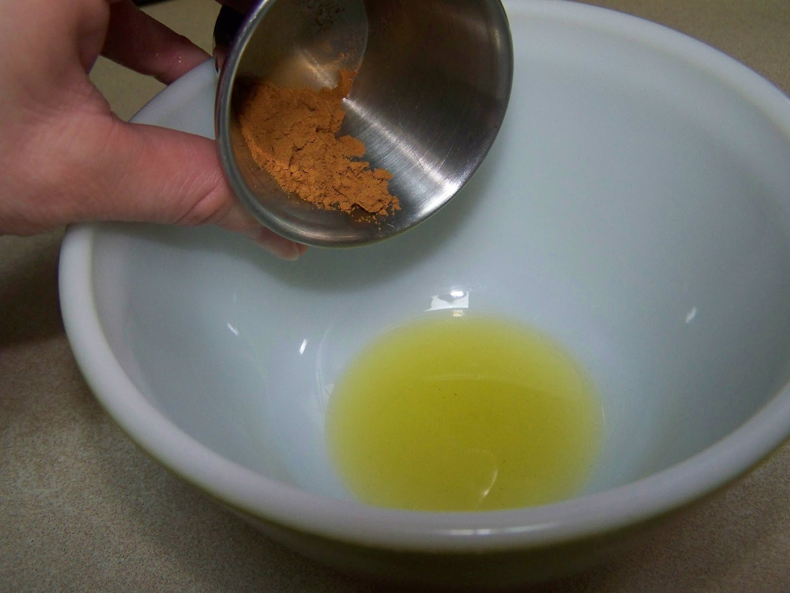Poppy Juice Olive Oil Cinnamon Lip Plumping Scrub
