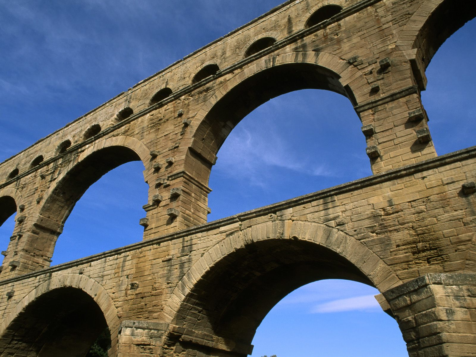 http://2.bp.blogspot.com/-_Ywx-zEekuE/UA7CfM19NgI/AAAAAAAADyU/ovAorkvyx2k/s1600/Roman+Aqueduct,+Nimes,+France+-+1600x1200+-+ID+32378+-+PREMIUM.jpg