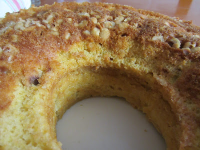 Bizcocho De Calabaza, Avellanas Y Leche Cortada
