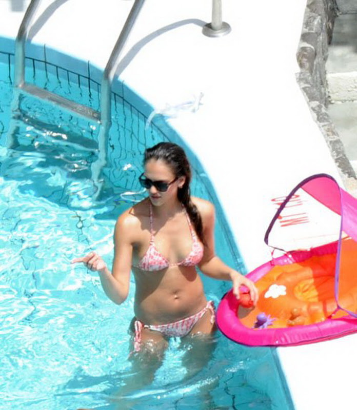 Jessica Alba wearing  Bikini in the pool