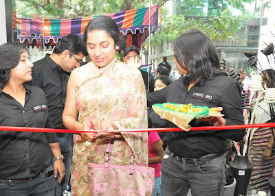 Suhasini Maniratnam Hot Armpit Show in Saree at Function