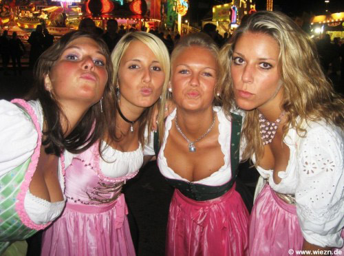 oktoberfest-dirndl-3-girls-2.jpg