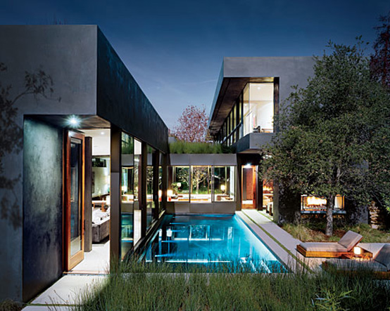 Modern House Connected To The Outside With Floor To Ceiling Glass