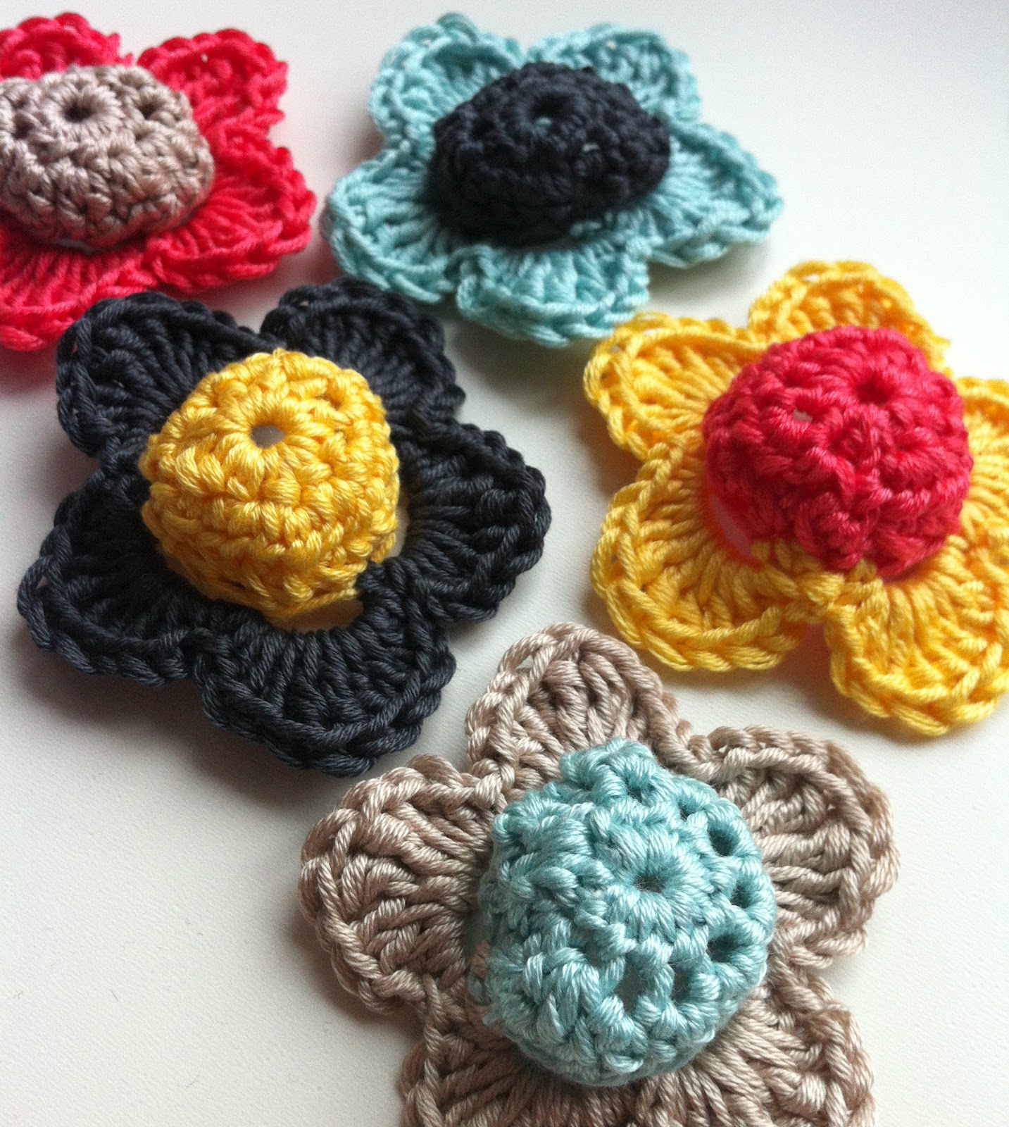  the blooming times simple but lovely crochet flowers