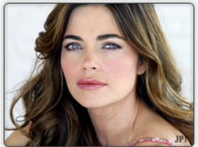 victoria newman glasses