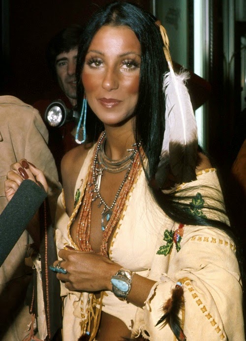 FOTOS GUAPAS Y ROCKERAS - Página 31 Cher_pocahontas_Cher+at+the+premiere+of+Last+Tango+in+Paris,+1973_
