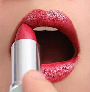Tips Lipstik Tahan Lama Nempel di Bibir