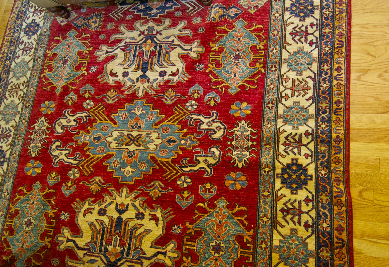 Here's the rug that will be used in this room with the above fabrics title=