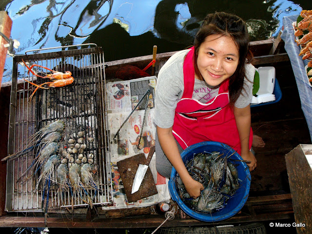 MERCADO FLOTANTE TALING CHAN, BANGKOK. TAILANDIA