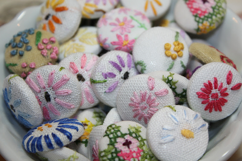 Isa Creative Musings Vintage Linens Upcycled by creating buttons