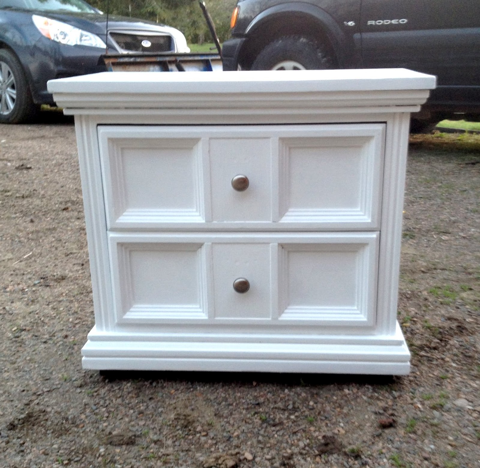 QuarDecor Refreshed White Night Stands