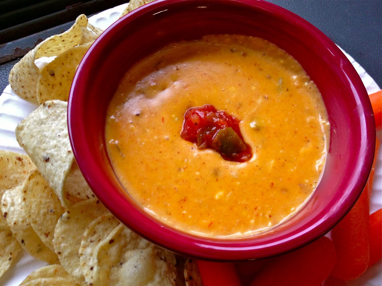 Stephanie Cooks Crockpot Salsa con Queso