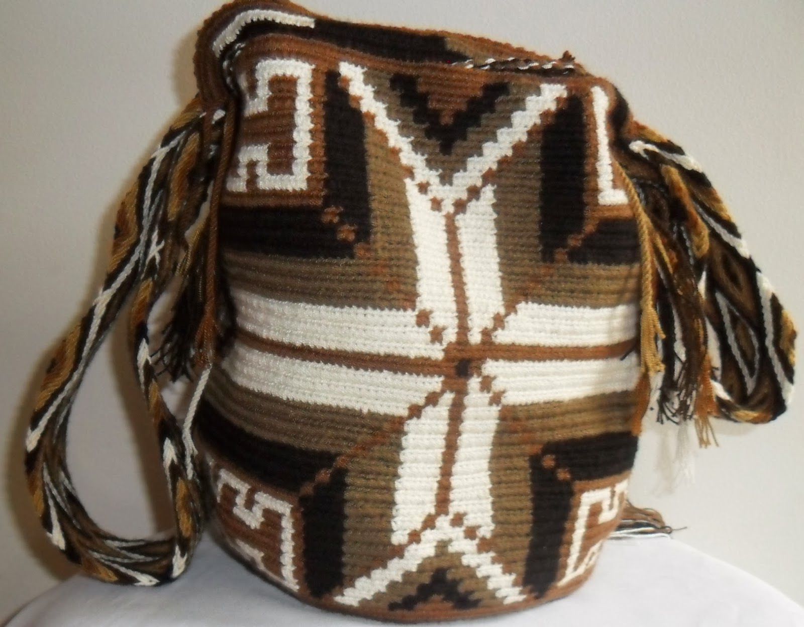 SHOP ONLINE-ARTESANIAS:WAYUU-EMBERA CHAMI. BAGS-BELT-BRACELETS: MOCHILA