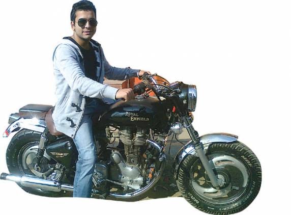 Royal Enfield Motorcycles: Wide tires make his Royal ...