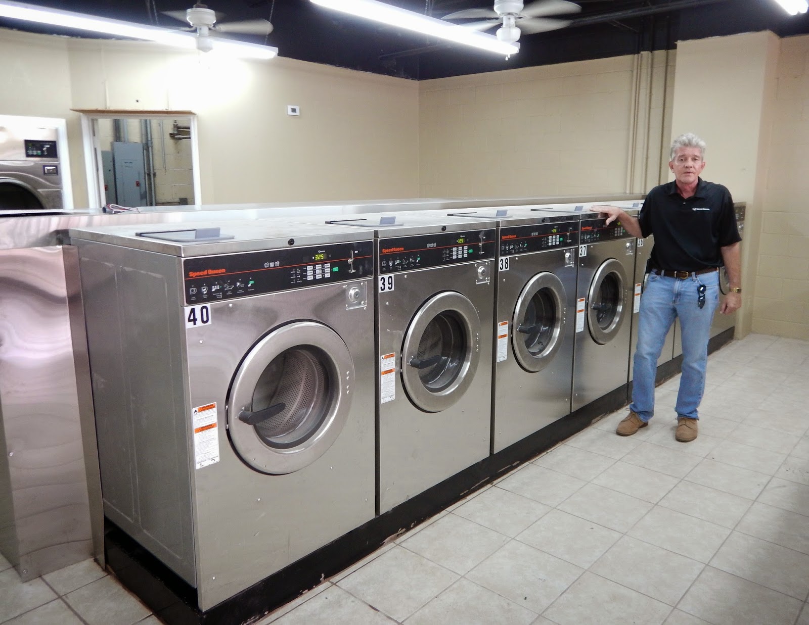 Texas Laundry Equipment (Telsco) Beautiful new Speed Queen Laundromat