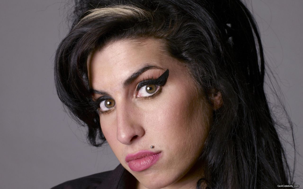 http://2.bp.blogspot.com/-_ogmKUyC-Eg/UNHUmL-JASI/AAAAAAAAn7A/9UOr9rGajwA/s1600/Amy-Winehouse-face.jpg