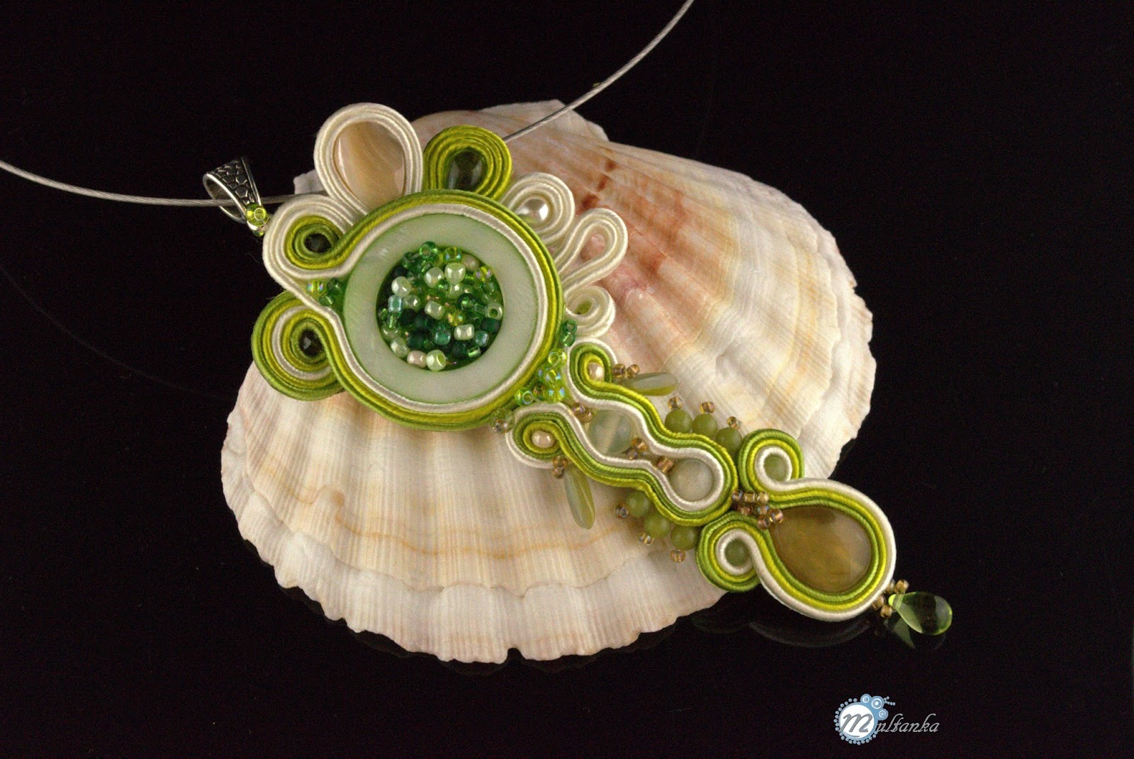 Sutaszowy naszyjnik w kolorze limonki. Wykonanie - multanka Sutaszowy naszyjnik w kolorze limonki. Wykonanie - multanka