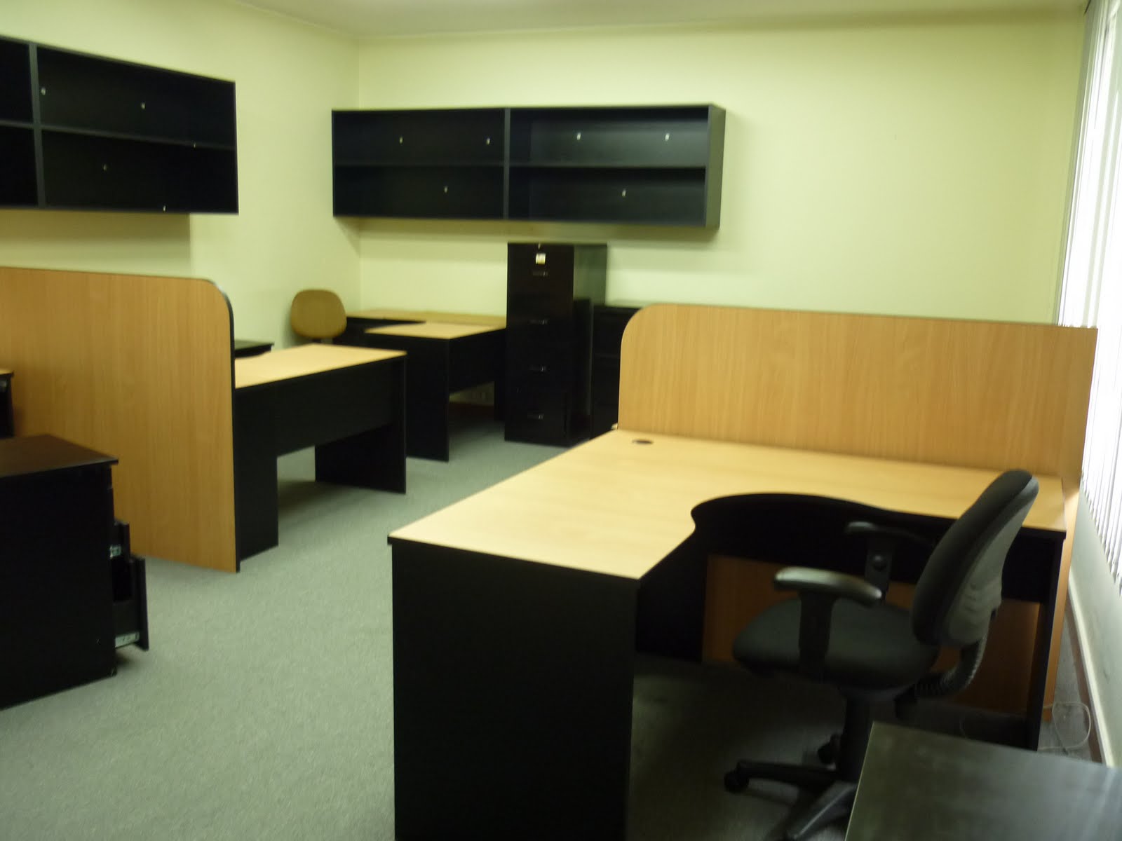 Remate de equipos de aire acondicionado y mobiliario - oficina Miraflores