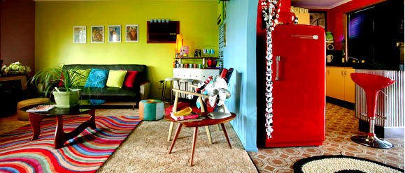 Sala De Tv Estilo Retro ~ de interiores! Cores vibrantes, móveis novos remetidos para o estilo Sala De Tv Estilo Retro ~ de interiores! Cores vibrantes, móveis novos remetidos para o estilo