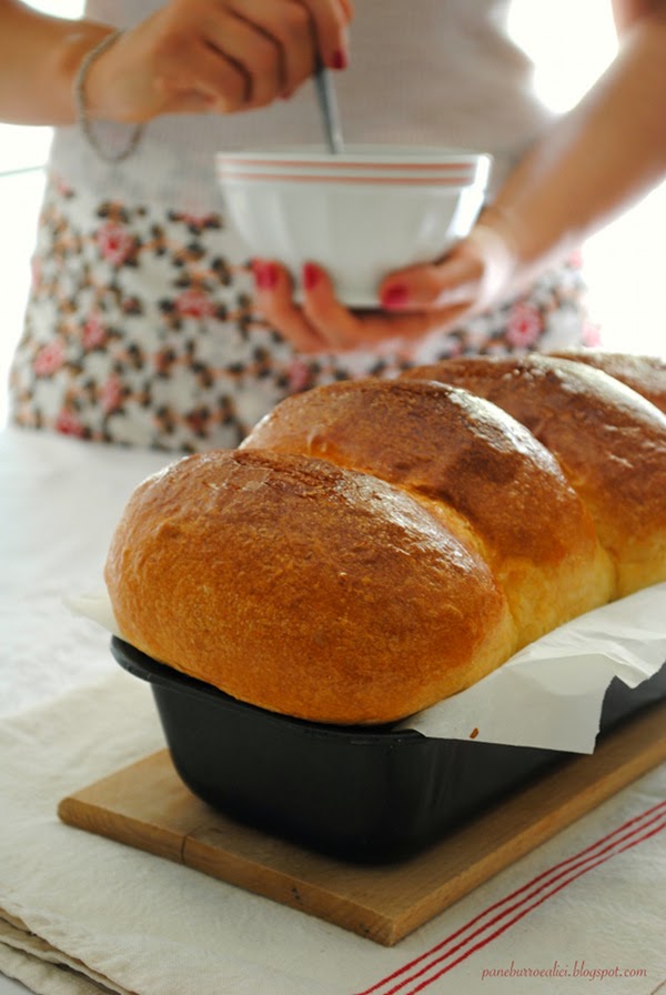 Pane, burro e alici Pan brioche con lievito madre