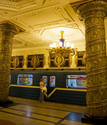 Những ga tàu điện ngầm đẹp như cổ tích ở Nga