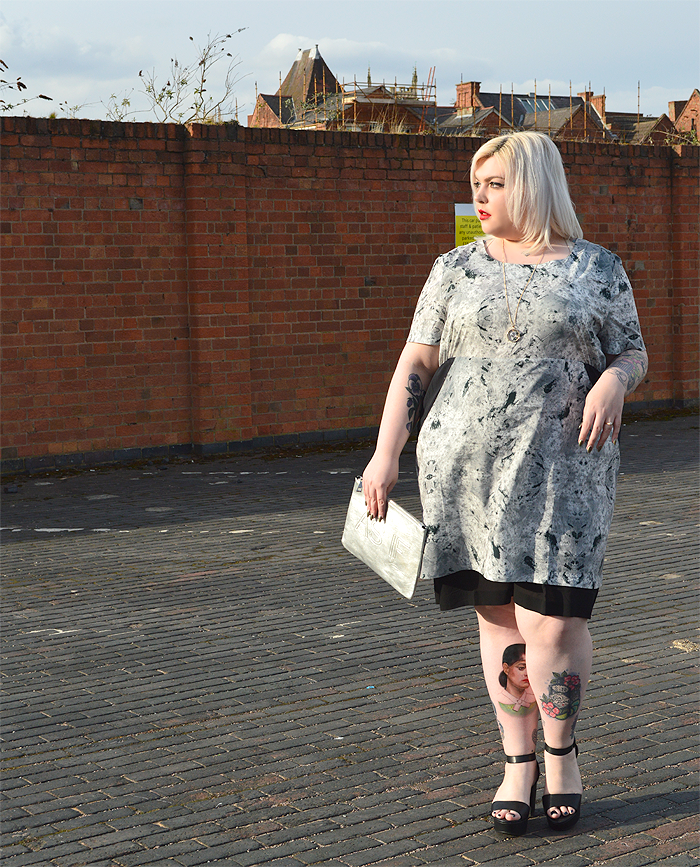 British plus size fashion blogger Nancy Whittington modelling the Carmakoma Sakar dress