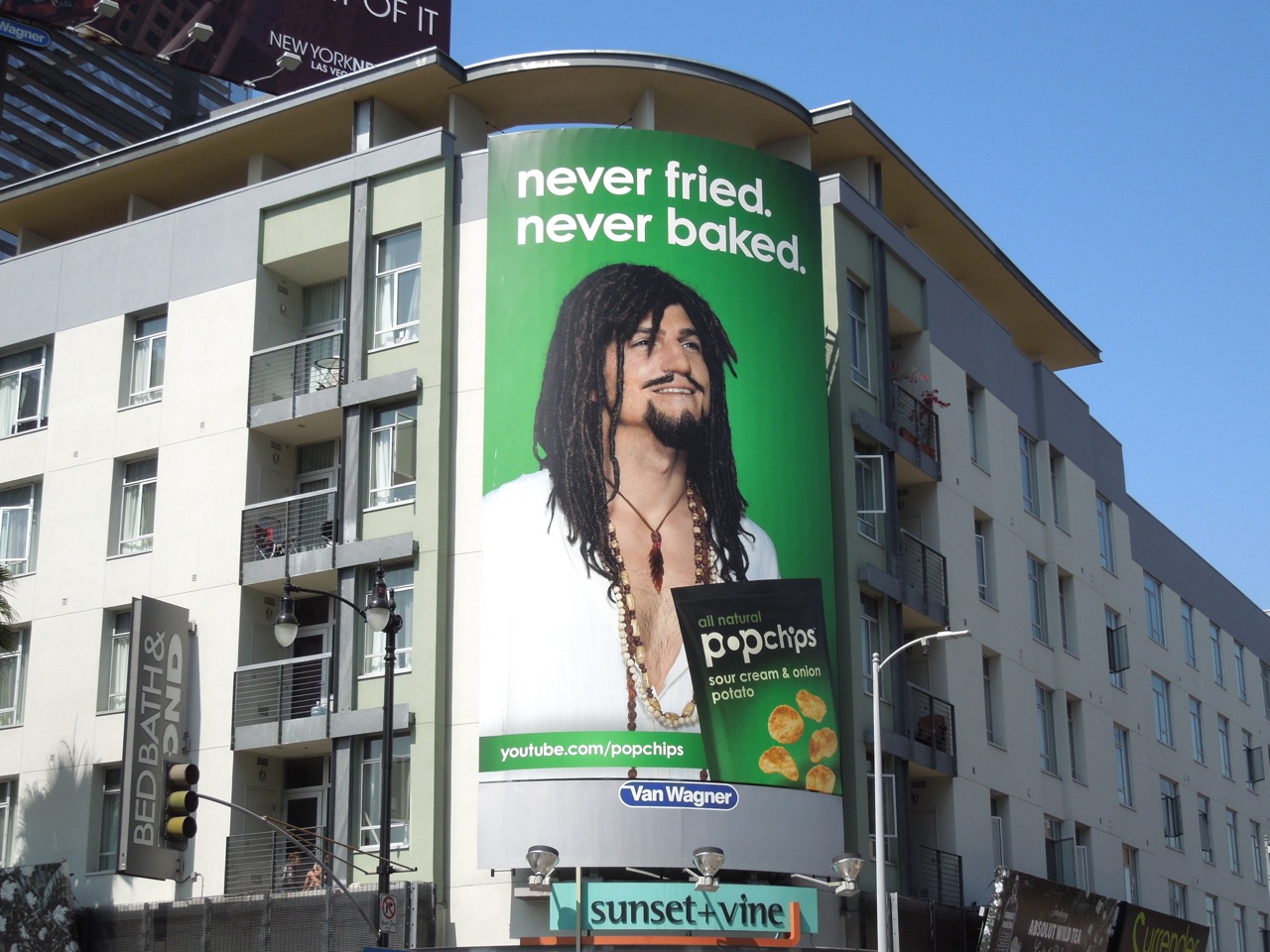 http://2.bp.blogspot.com/-_unDJHKz5rA/T9f1Y4dT-1I/AAAAAAAAsbs/EEfcT0VVMnw/s1600/AshtonKutcher+Nigel+popchips+billboard.jpg