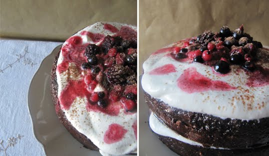 Hoje é o Dia do Cacau. Que tal comemorar a data com um dos maravilhosos  bolos da Vó Alzira? Fica a nossa dica: Bolo de chocolate tradicional com, By Fabrica de Bolo Vó Alzira - Carapicuiba