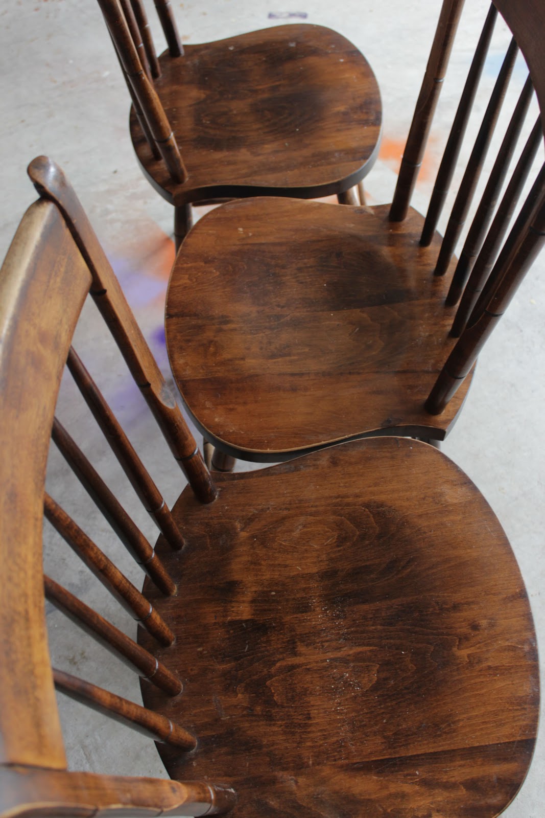 Spray Painted Chairs Remodelando la Casa