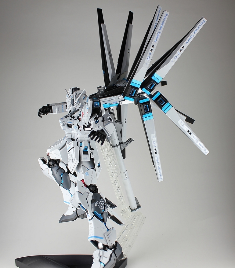 Destroyer (MG ν Gundam Ver.ka W funnel) customized build Gundam Kits