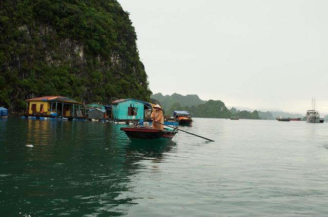 wisata, Ha Long Bay, Hanoi,Vietnam, desa nelayan Cua Van fishing village