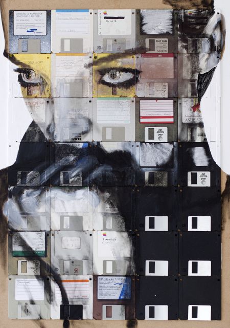 Nick Gentry pinturas retratos em disquetes
