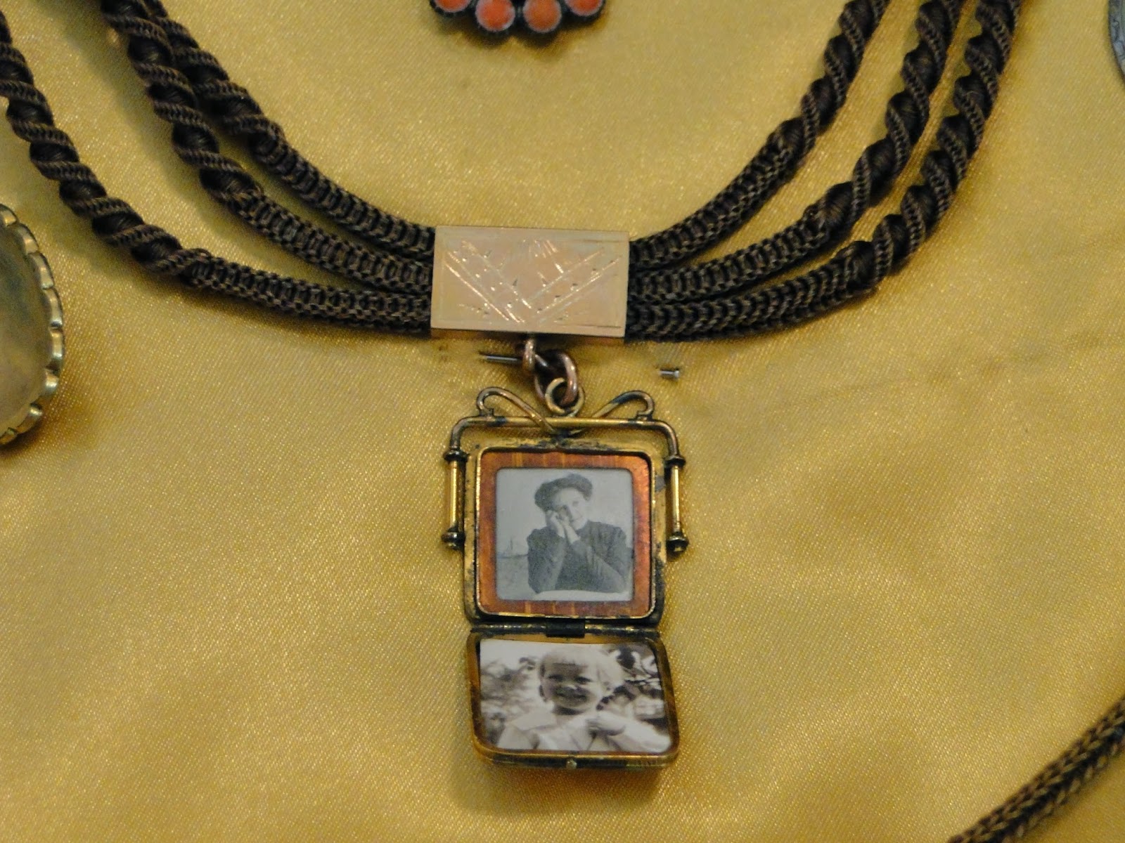 Heartspun Quilts Pam Buda Mourning Jewelry