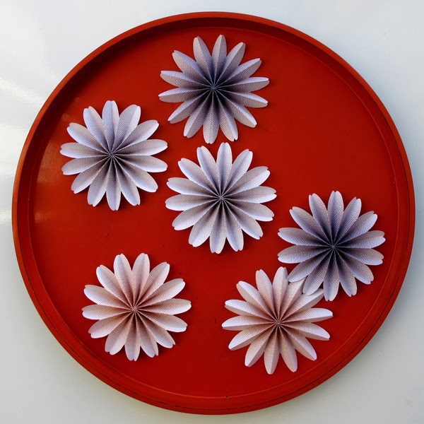 it's a heart heart season Little dip dye flowers for your tree