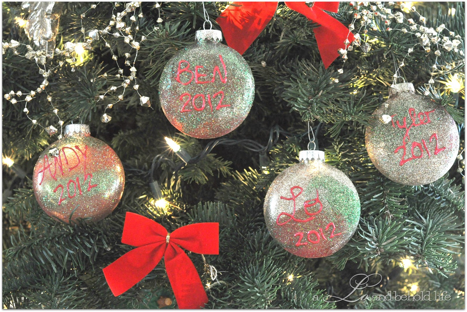 Craciun pomul impodobit brazi attribution ornamente detalii Oooooh Christmas Tree… | A Lo and Behold Life