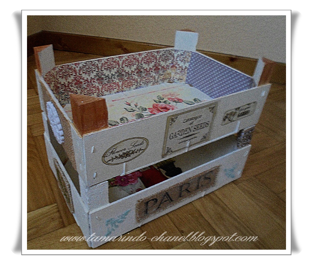 EN EL DESVÁN: SEGUIMOS CON LAS CAJAS DE FRESAS