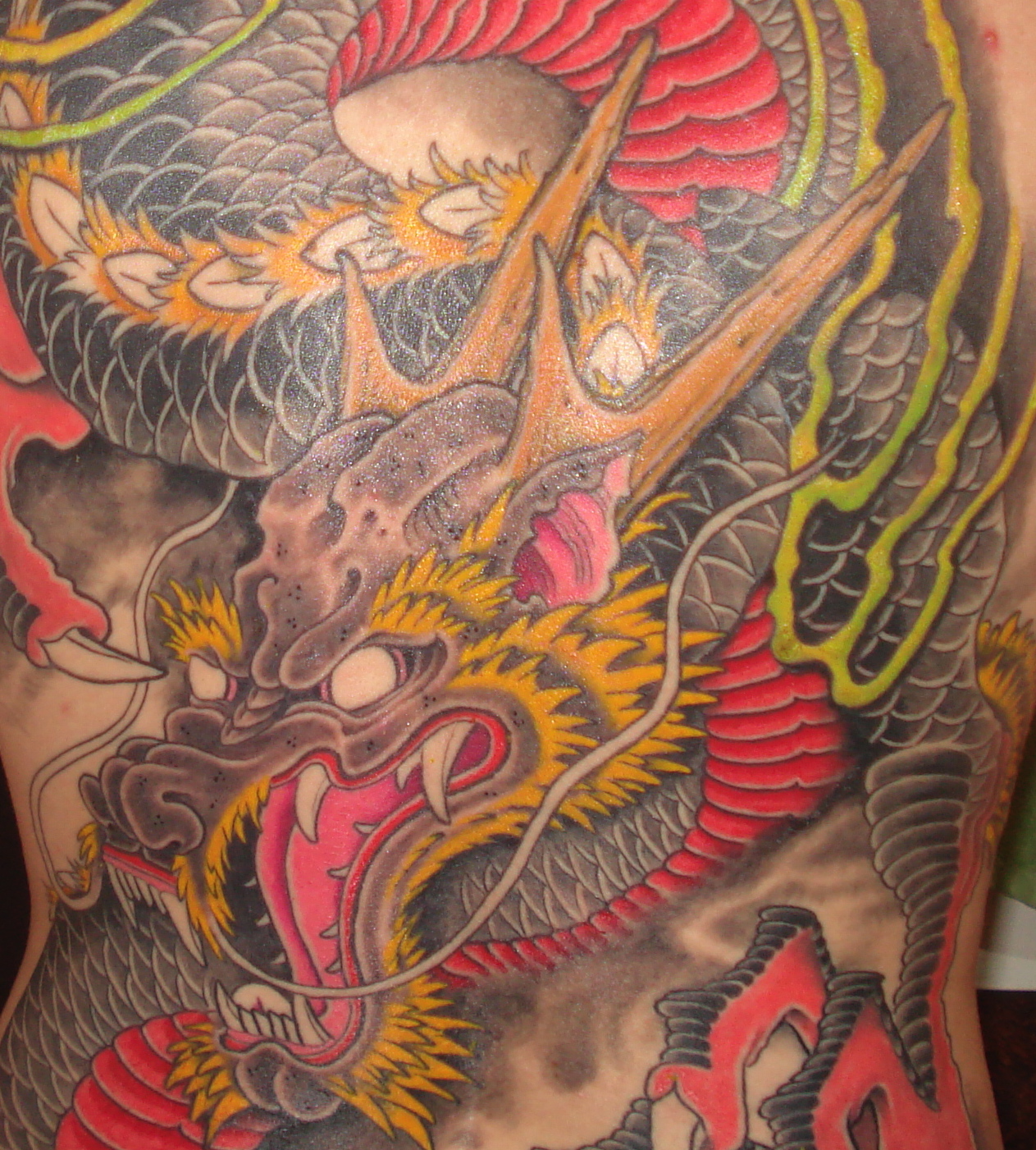 http://2.bp.blogspot.com/-a2FbUdeon9Q/TZyRhGj4IBI/AAAAAAAAAOc/lhoYvds0MoU/s1600/dragon-tattoo+%25281%2529.jpg
