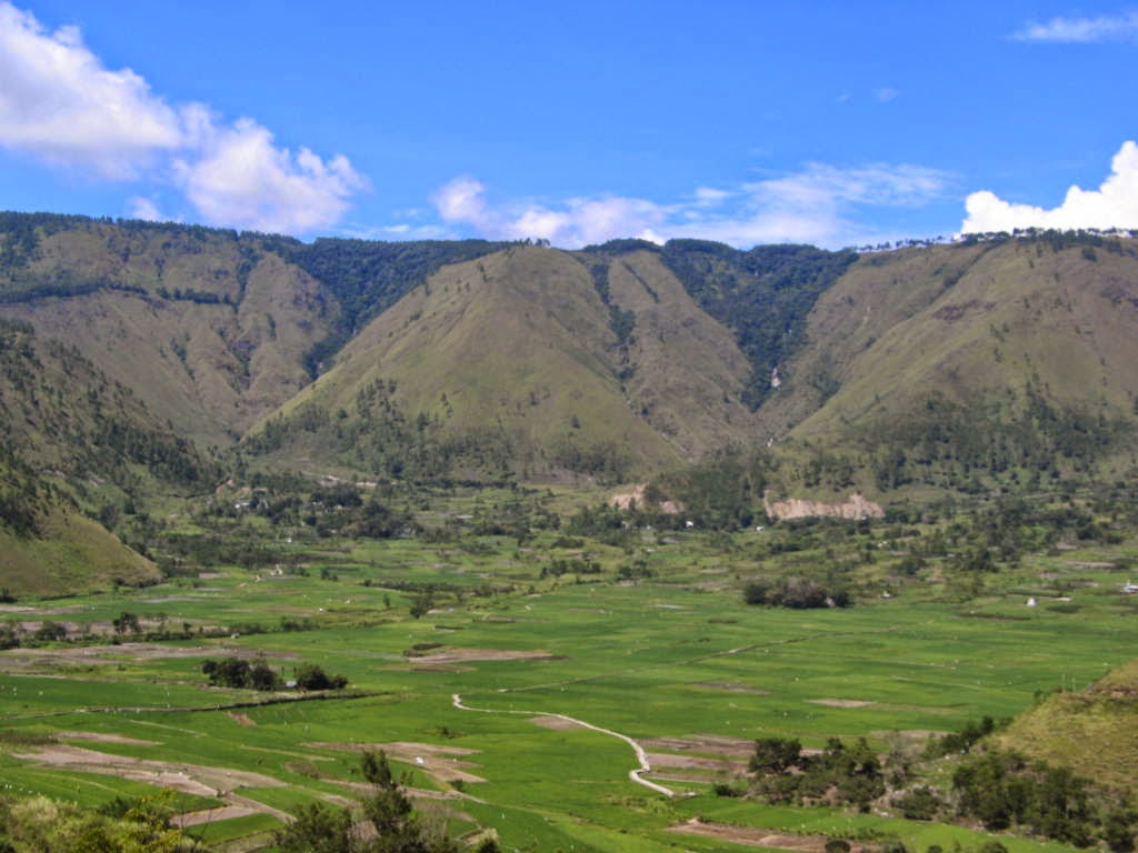 Gunung Pusuk Buhit | Indonesia Indah