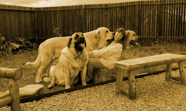 Edna, Leon giving a Kiss, Gitana and Siesta