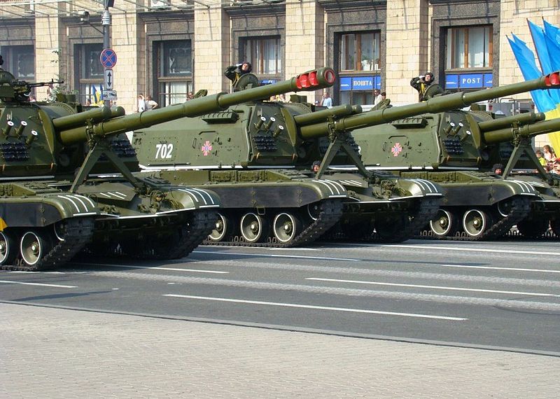 800px-Ukrainian_2S19_Msta-S_self-propelled_howitzers.JPG