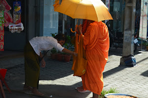 Monnik in Phnom Penh, Cambodja